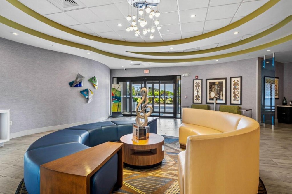 Holiday Inn Express & Suites Lakeland South